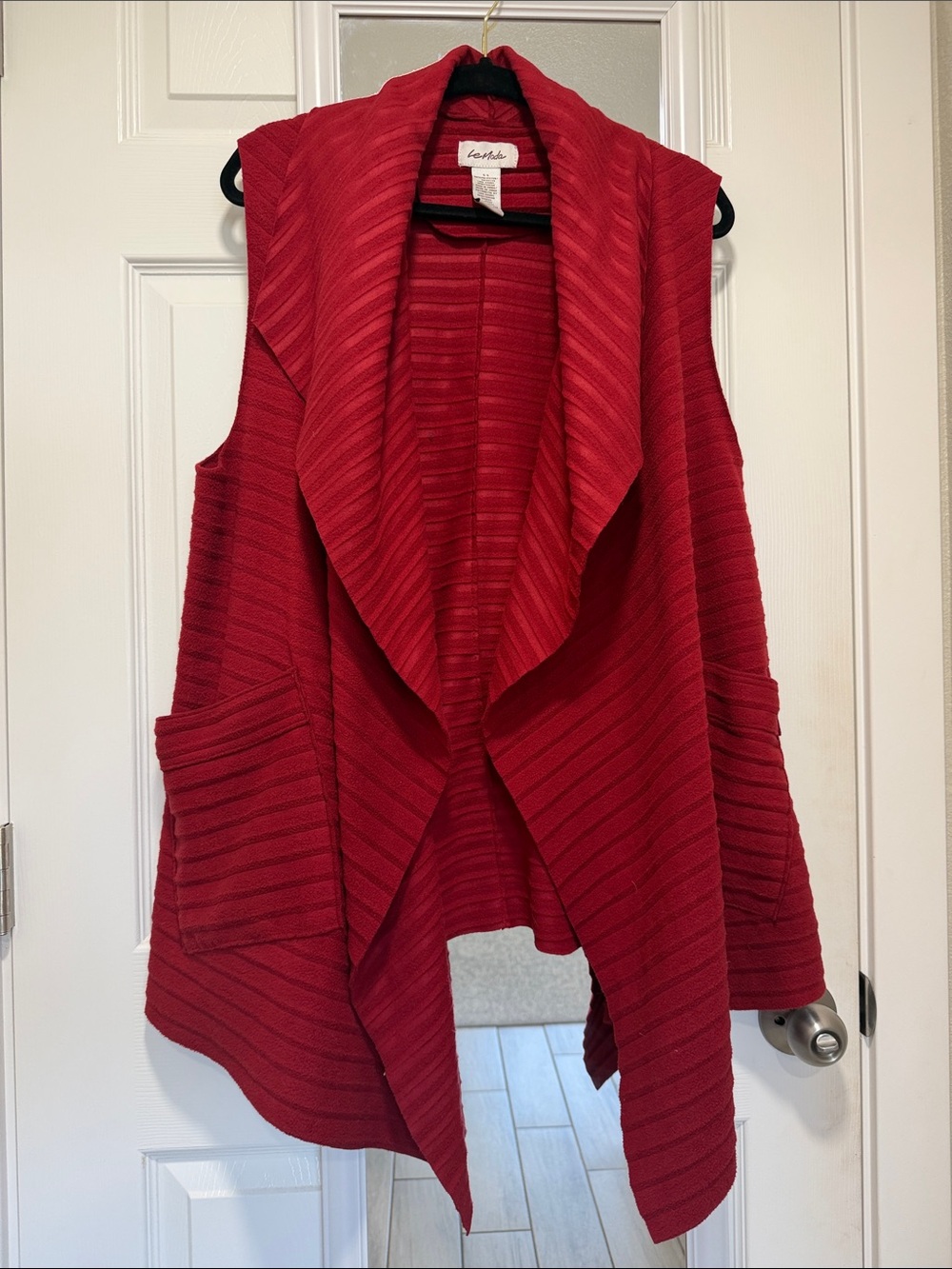 Moda Red Quilted soft riveted Jacket two pockets size S-L